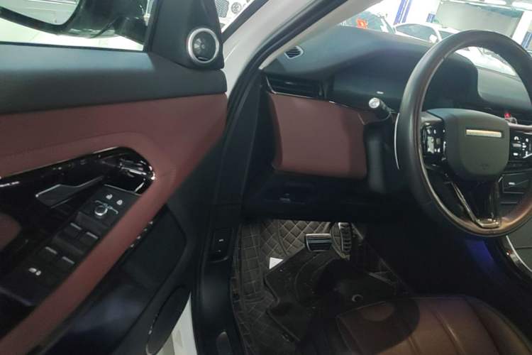 Used Land Rover Range Evoque 2024 Aurora L 249 PS Prestige Light-Chasing Edition Driver Seat