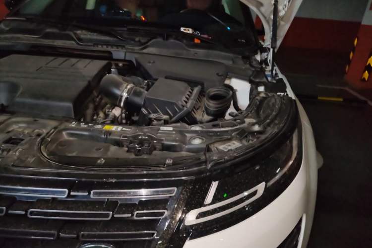 Used Land Rover Range Evoque 2024 Aurora L 249 PS Prestige Light-Chasing Edition Engine Bay Left