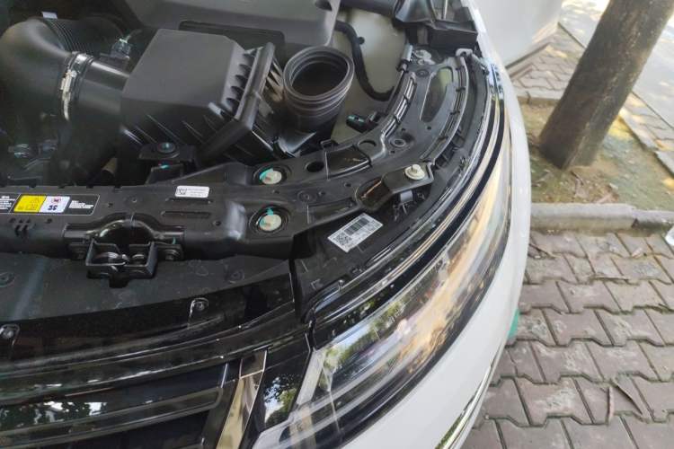 Used Land Rover Range Evoque 2024 Aurora L 249 PS Prestige Light-Chasing Edition Engine Bay Left