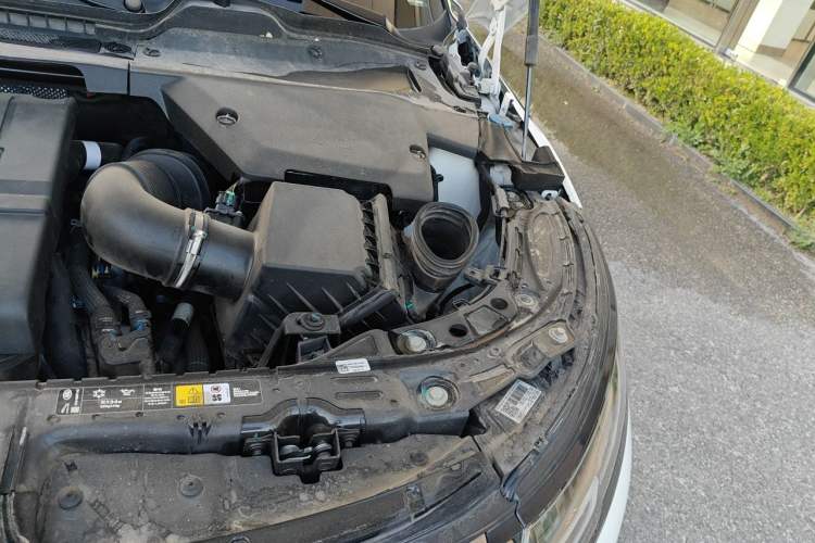 Used Land Rover Range Evoque 2024 Aurora L 249 PS Prestige Light-Chasing Edition Engine Bay Left