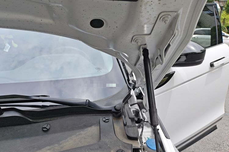 Used Land Rover Range Evoque 2024 Aurora L 249 PS Prestige Light-Chasing Edition Engine Bay Left
