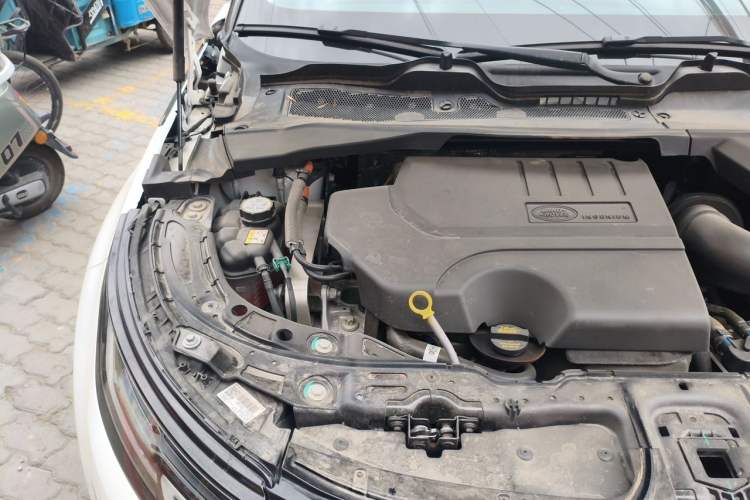 Used Land Rover Range Evoque 2024 Aurora L 249 PS Prestige Light-Chasing Edition Engine Bay Right