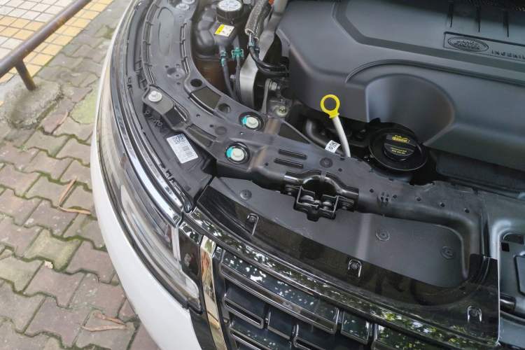 Used Land Rover Range Evoque 2024 Aurora L 249 PS Prestige Light-Chasing Edition Engine Bay Right