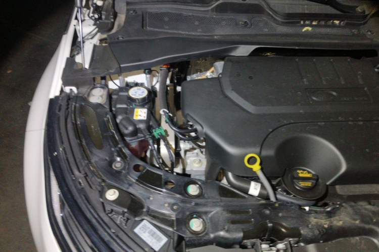 Used Land Rover Range Evoque 2024 Aurora L 249 PS Prestige Light-Chasing Edition Engine Bay Right