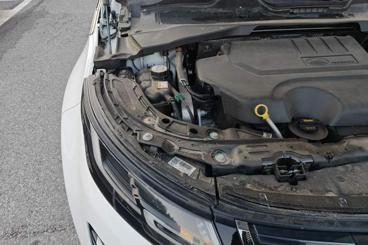 Used Land Rover Range Evoque 2024 Aurora L 249 PS Prestige Light-Chasing Edition Engine Bay Right