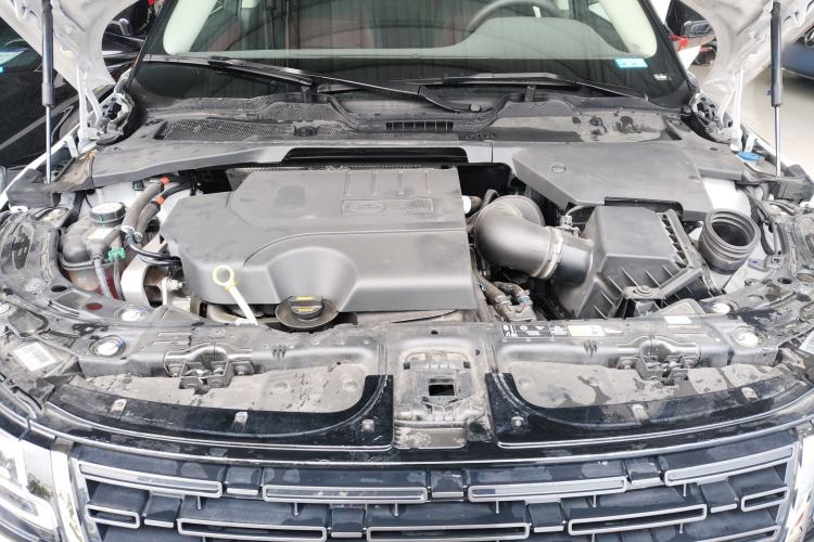 Used Land Rover Range Evoque 2024 Aurora L 249 PS Prestige Light-Chasing Edition Engine Bay