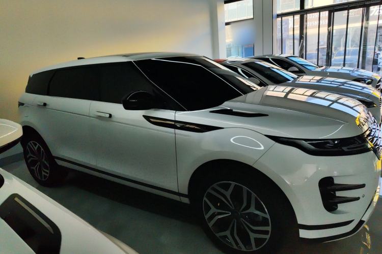Used Land Rover Range Evoque 2024 Aurora L 249 PS Prestige Light-Chasing Edition Exterior 2