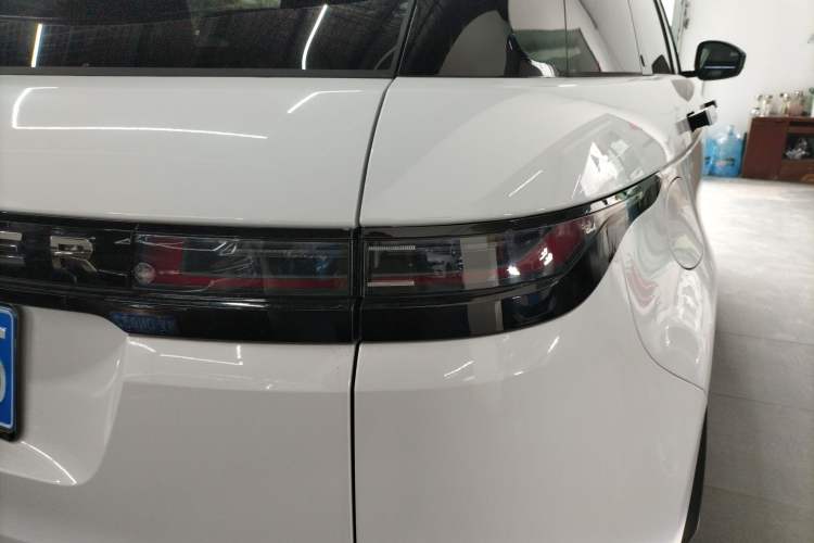 Used Land Rover Range Evoque 2024 Aurora L 249 PS Prestige Light-Chasing Edition Exterior 3