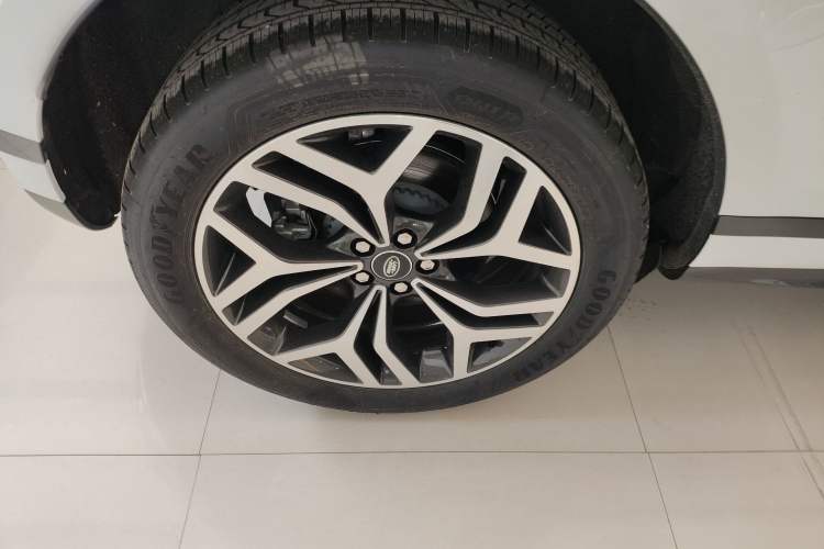 Used Land Rover Range Evoque 2024 Aurora L 249 PS Prestige Light-Chasing Edition Exterior 5