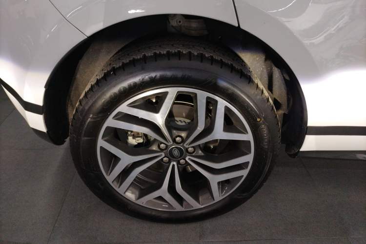Used Land Rover Range Evoque 2024 Aurora L 249 PS Prestige Light-Chasing Edition Exterior 5