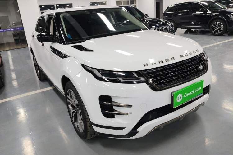 Used Land Rover Range Evoque 2024 Aurora L 249 PS Prestige Light-Chasing Edition Front Right 45 Deg