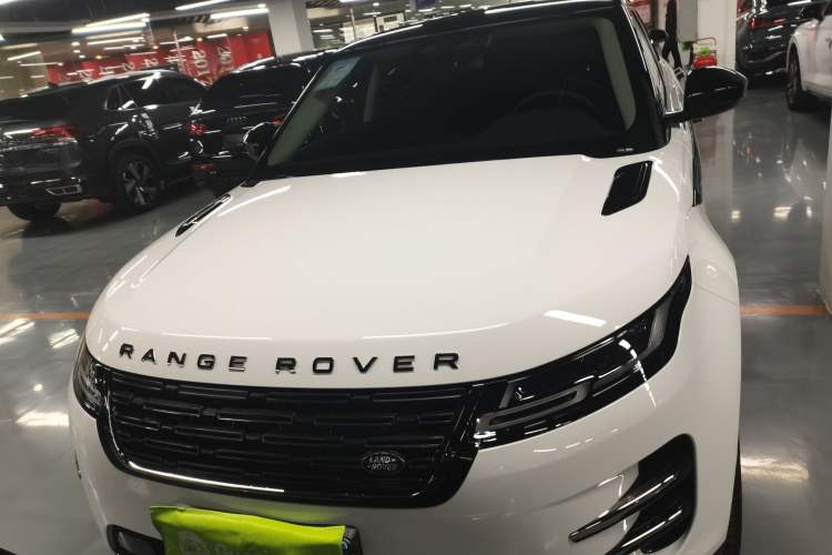 Used Land Rover Range Evoque 2024 Aurora L 249 PS Prestige Light-Chasing Edition Front
