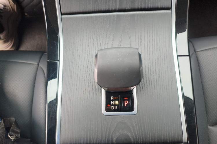 Used Land Rover Range Evoque 2024 Aurora L 249 PS Prestige Light-Chasing Edition Gear Lever