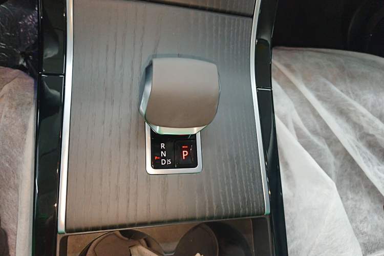 Used Land Rover Range Evoque 2024 Aurora L 249 PS Prestige Light-Chasing Edition Gear Lever