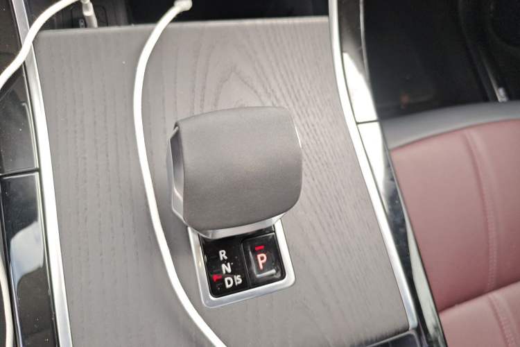 Used Land Rover Range Evoque 2024 Aurora L 249 PS Glowing Limited Edition Gear Lever