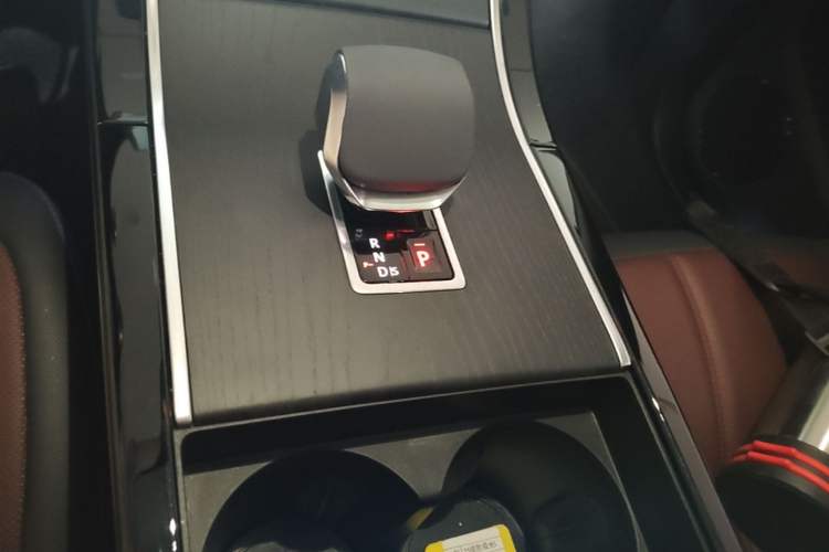 Used Land Rover Range Evoque 2024 Aurora L 249 PS Prestige Light-Chasing Edition Gear Lever