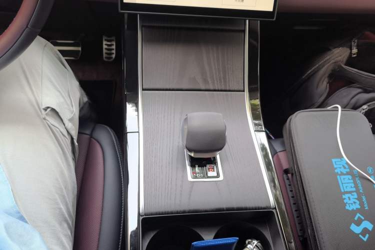 Used Land Rover Range Evoque 2024 Aurora L 249 PS Prestige Light-Chasing Edition Gear Lever
