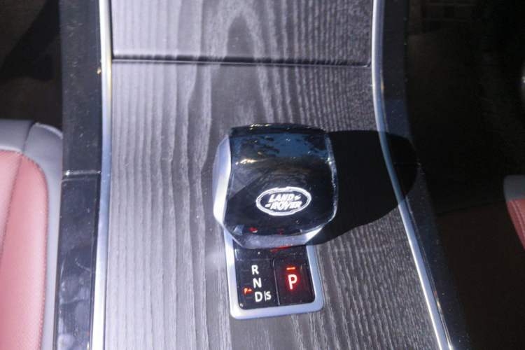 Used Land Rover Range Evoque 2024 Aurora L 249 PS Prestige Light-Chasing Edition Gear Lever