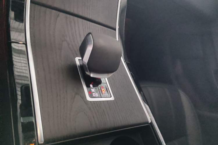 Used Land Rover Range Evoque 2024 Aurora L 249 PS Prestige Light-Chasing Edition Gear Lever