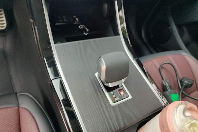Used Land Rover Range Evoque 2024 Aurora L 249 PS Prestige Light-Chasing Edition Gear Lever