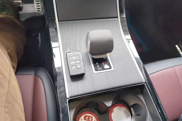 Used Land Rover Range Evoque 2024 Aurora L 249 PS Prestige Light-Chasing Edition Gear Lever