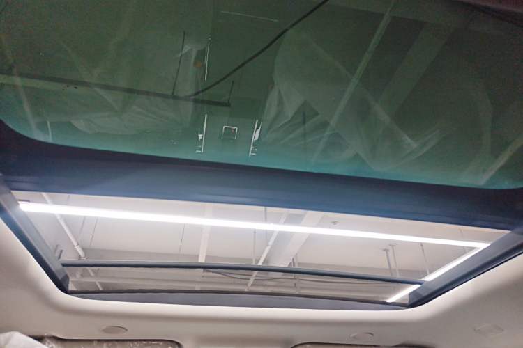 Used Land Rover Range Evoque 2024 Aurora L 249 PS Prestige Light-Chasing Edition Headliner