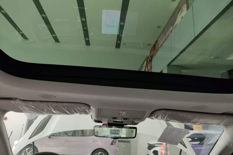 Used Land Rover Range Evoque 2024 Aurora L 249 PS Prestige Light-Chasing Edition Headliner