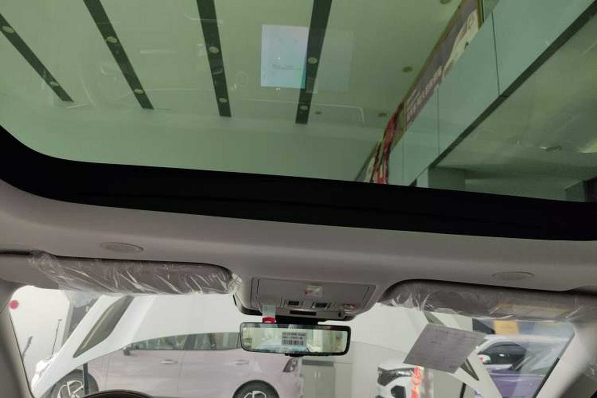 Used Land Rover Range Evoque 2024 Aurora L 249 PS Prestige Light-Chasing Edition Headliner