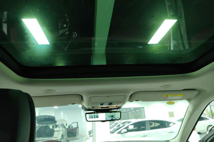 Used Land Rover Range Evoque 2024 Aurora L 249 PS Prestige Light-Chasing Edition Headliner