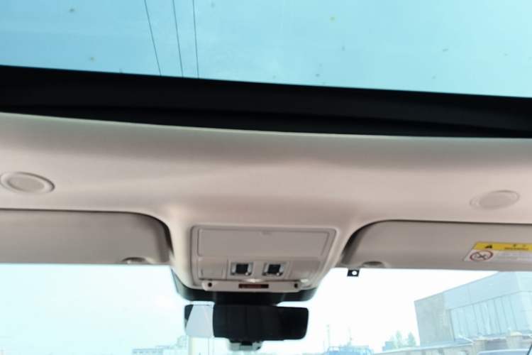 Used Land Rover Range Evoque 2024 Aurora L 249 PS Prestige Light-Chasing Edition Headliner