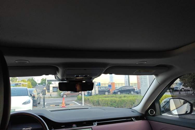 Used Land Rover Range Evoque 2024 Aurora L 249 PS Prestige Light-Chasing Edition Headliner