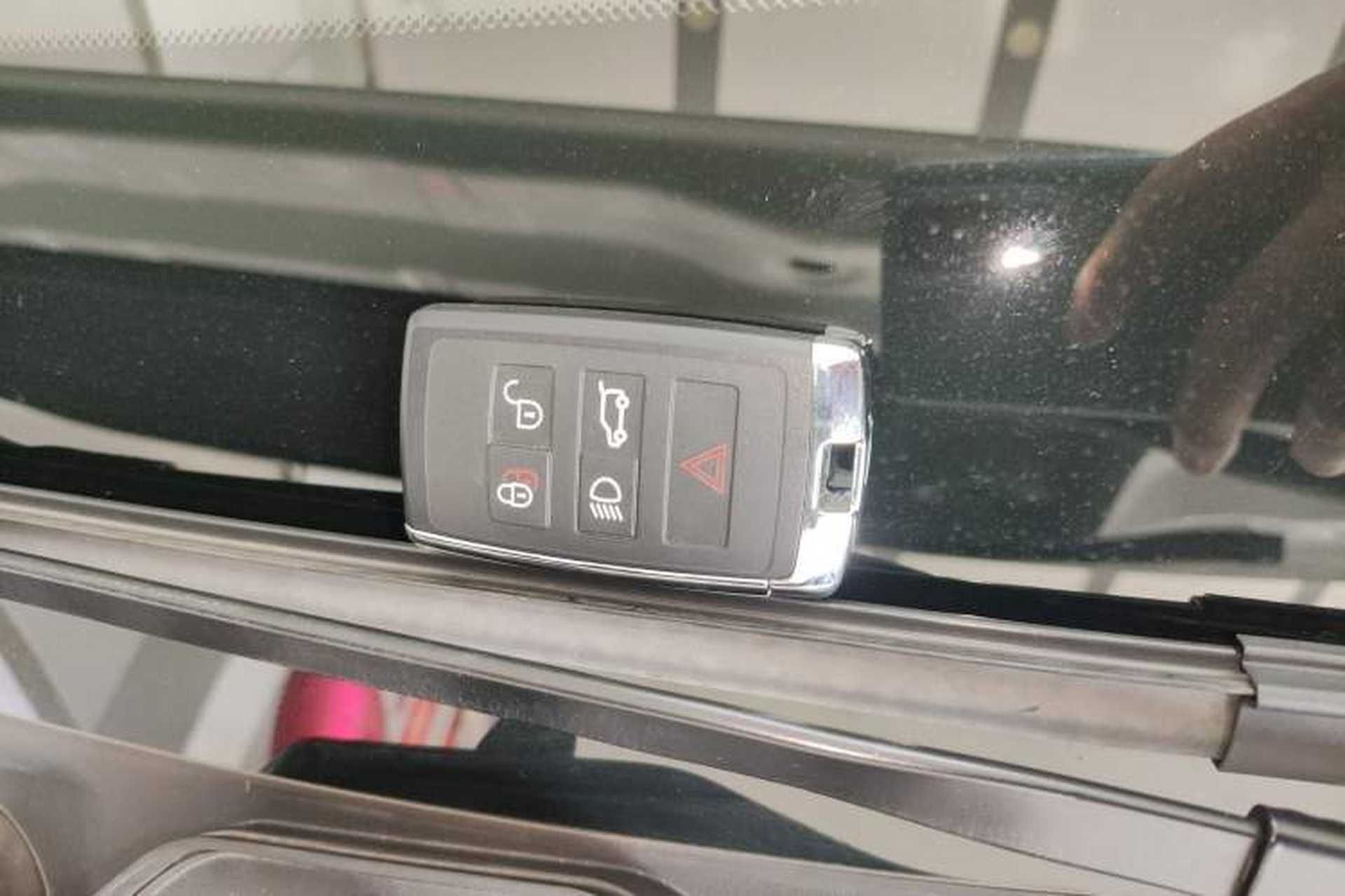 Used Land Rover Range Evoque 2024 Aurora L 249 PS Prestige Light-Chasing Edition Interior 1
