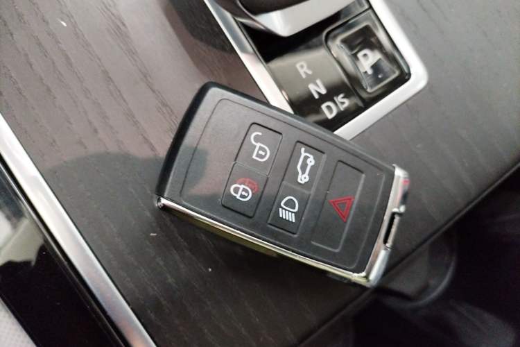 Used Land Rover Range Evoque 2024 Aurora L 249 PS Prestige Light-Chasing Edition Interior 1