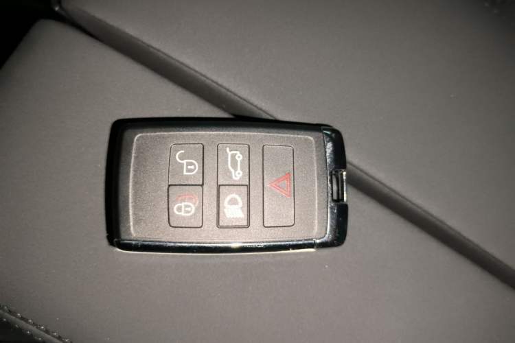 Used Land Rover Range Evoque 2024 Aurora L 249 PS Prestige Light-Chasing Edition Interior 1