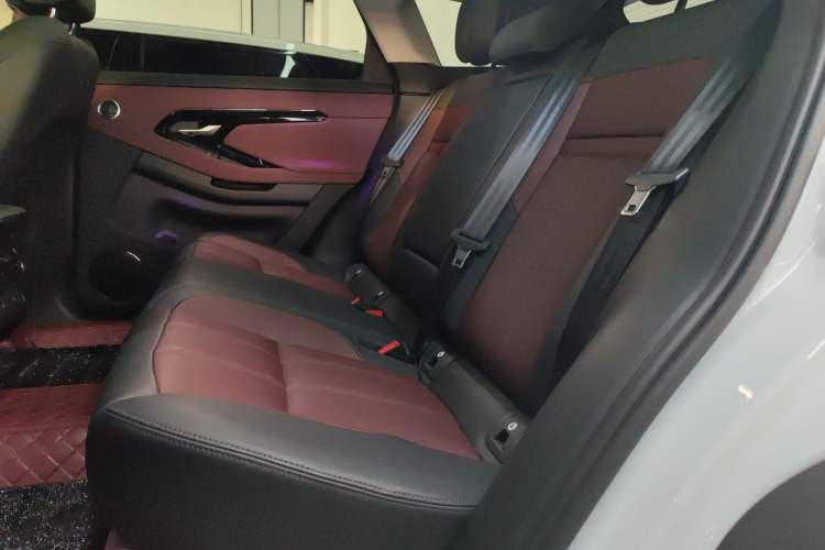 Used Land Rover Range Evoque 2024 Aurora L 249 PS Prestige Light-Chasing Edition Interior 1
