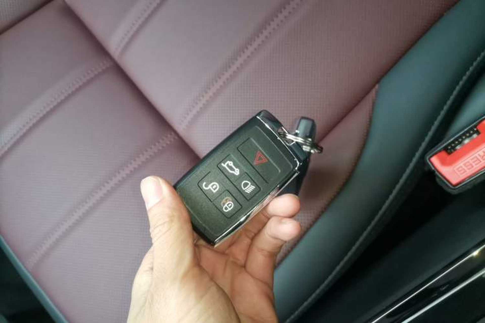 Used Land Rover Range Evoque 2024 Aurora L 249 PS Prestige Light-Chasing Edition Interior 1