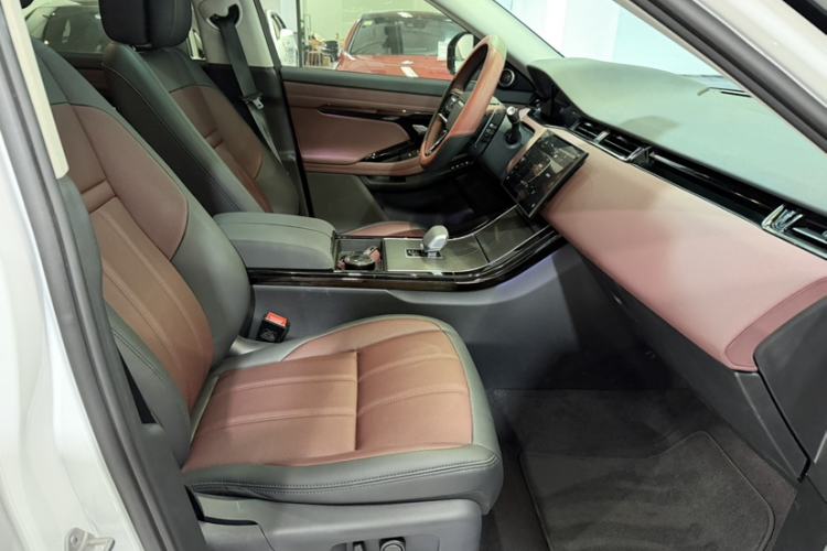 Used Land Rover Range Evoque 2024 Aurora L 249 PS Prestige Light-Chasing Edition Interior 10