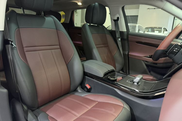 Used Land Rover Range Evoque 2024 Aurora L 249 PS Prestige Light-Chasing Edition Interior 11
