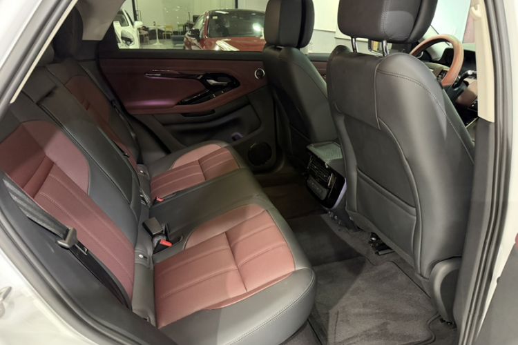 Used Land Rover Range Evoque 2024 Aurora L 249 PS Prestige Light-Chasing Edition Interior 12