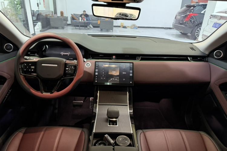 Used Land Rover Range Evoque 2024 Aurora L 249 PS Prestige Light-Chasing Edition Interior 2
