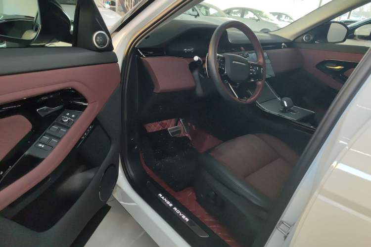 Used Land Rover Range Evoque 2024 Aurora L 249 PS Prestige Light-Chasing Edition Interior 2