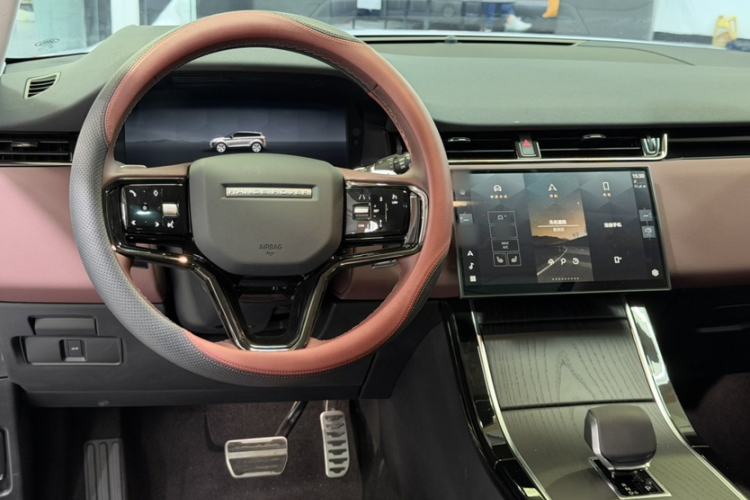 Used Land Rover Range Evoque 2024 Aurora L 249 PS Prestige Light-Chasing Edition Interior 3