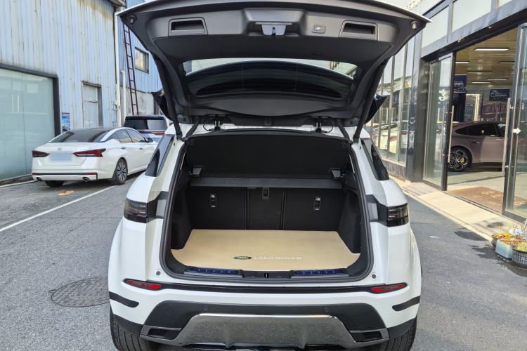 Used Land Rover Range Evoque 2024 Aurora L 249 PS Prestige Light-Chasing Edition Interior 4