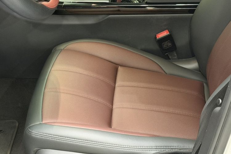 Used Land Rover Range Evoque 2024 Aurora L 249 PS Prestige Light-Chasing Edition Interior 5