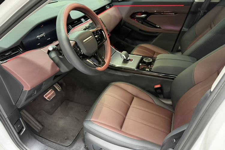 Used Land Rover Range Evoque 2024 Aurora L 249 PS Prestige Light-Chasing Edition Interior 6