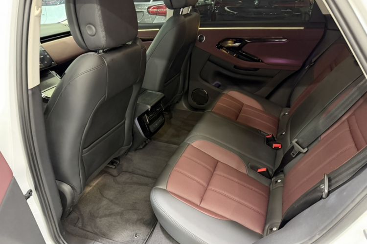 Used Land Rover Range Evoque 2024 Aurora L 249 PS Prestige Light-Chasing Edition Interior 8