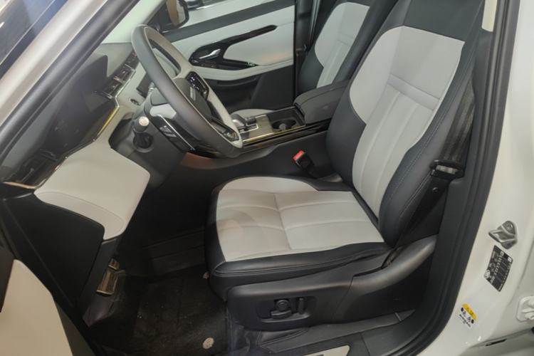 Used Land Rover Range Evoque 2024 Aurora L 249 PS Prestige Light-Chasing Edition Left Front Seat