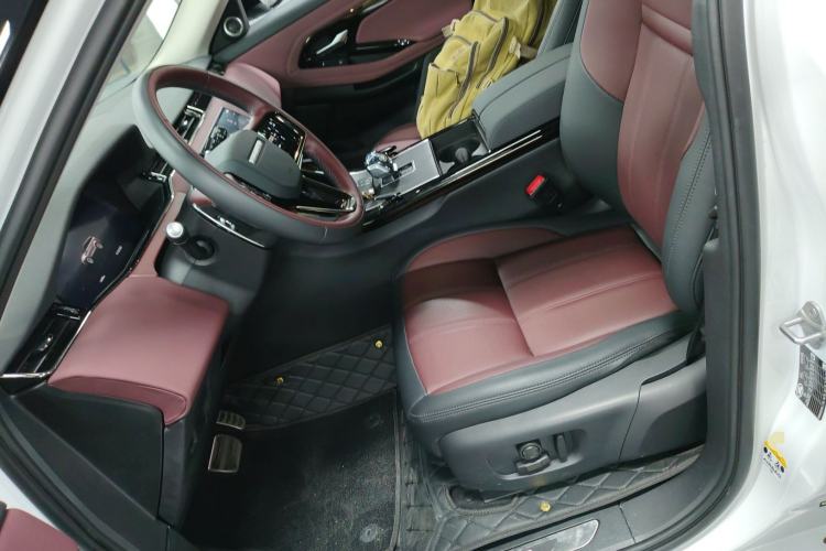 Used Land Rover Range Evoque 2024 Aurora L 249 PS Prestige Light-Chasing Edition Left Front Seat