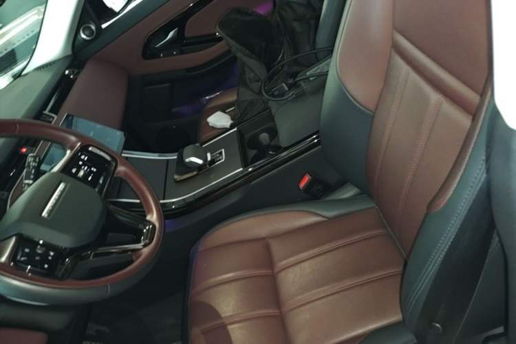 Used Land Rover Range Evoque 2024 Aurora L 249 PS Prestige Light-Chasing Edition Left Front Seat