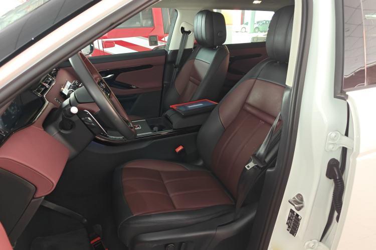 Used Land Rover Range Evoque 2024 Aurora L 249 PS Prestige Light-Chasing Edition Left Front Seat